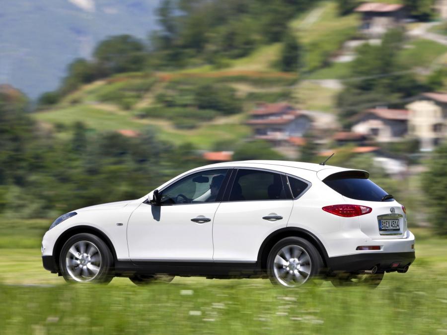  Infiniti EX30d GT 2010 года  (фото 5 из 12)